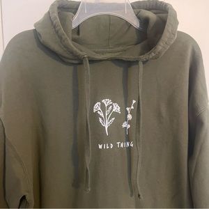 Serengeti hoodie, “Wild Thing” sage green, size XL, EUC